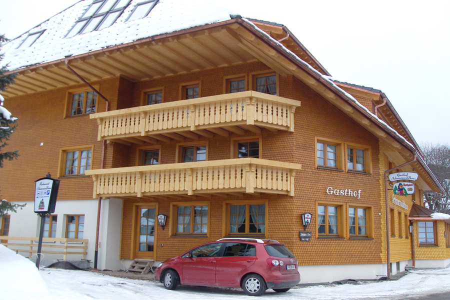 Einbau von ca. 75 Holzfenster mit passenden Futtern. Alle Fenster mit Sprossseneinteilung um den Baustil des Hotels zu erhalten., Quelle: Fensterbau Frommherz Einbau von ca. 75 Holzfenster mit passenden Futtern. Alle Fenster mit Sprossseneinteilung um den Baustil des Hotels zu erhalten., Quelle: Fensterbau Frommherz