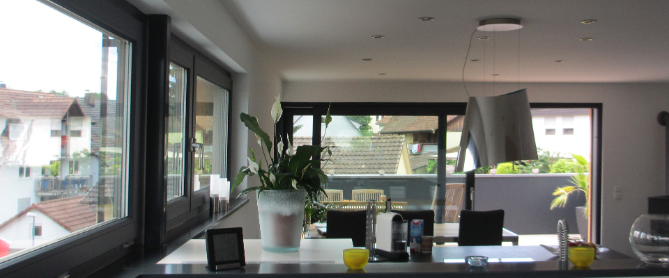 Fensterflächen in modernem Neubau., Foto: Fensterbau Frommherz