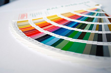 Neben einer umfangreichen Farbpalette erhalten Sie jede Verschattung optional in jedem beliebigen RAL-Farbton.