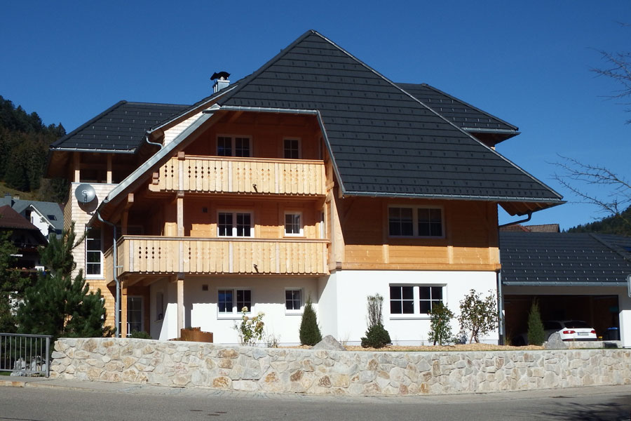 Herstellung und Einbau von 70 Holz-Alu-Fenstern im südlichen Schwarzwald, Quelle: Fensterbau Frommherz