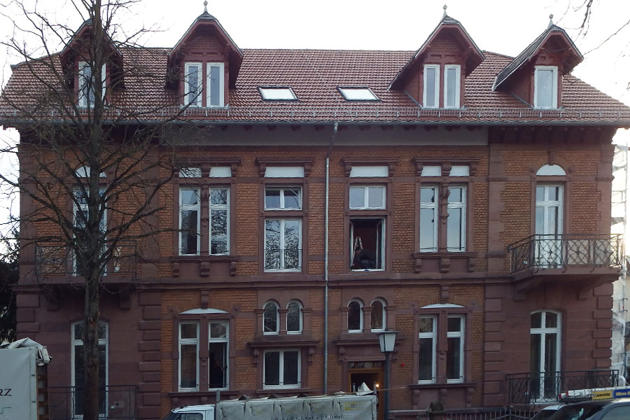 Durch unsere Denkmalschutz-Fenster passt dieses Gebäude nun wieder perfekt in die Heidelberger Altstadt., Quelle: Fensterbau Frommherz