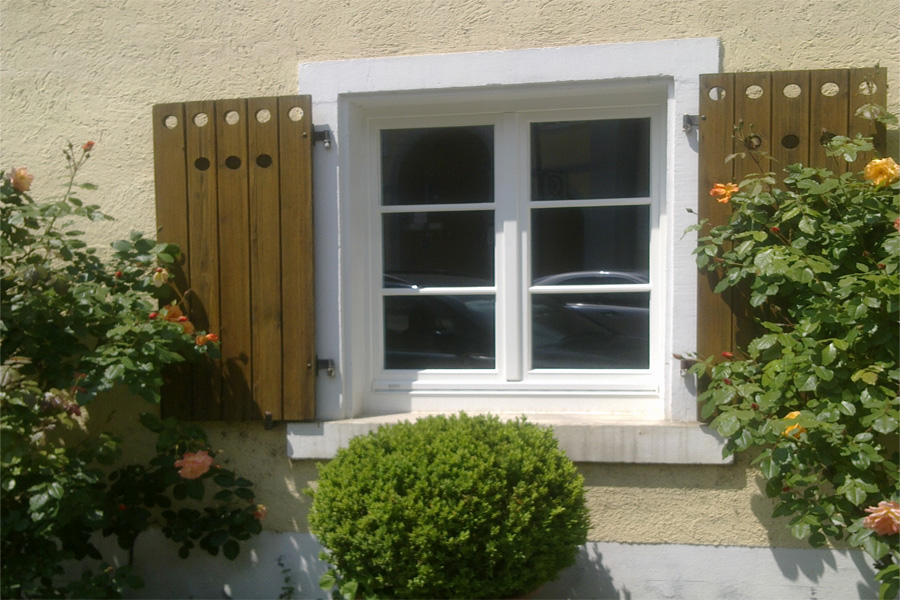 Die Sanierung der Holzsprossenfenster reduzierte auch den Energieverbrauch des Hauses. , Quelle: Fensterbau Frommherz