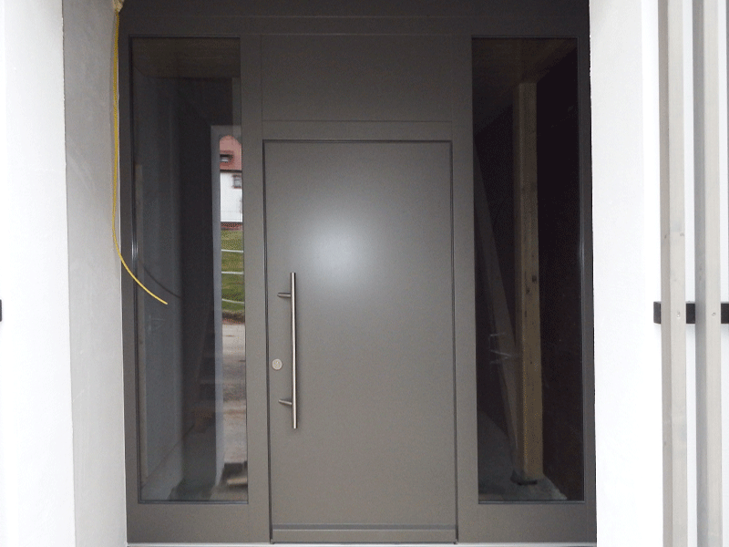 Eingangs-Element aus 78 mm Holzstärke mit Sicherheitsglas., Quelle: frommherz